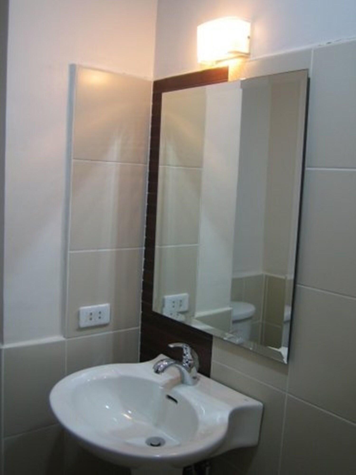 The Studio 87 Residences Manila Exterior photo