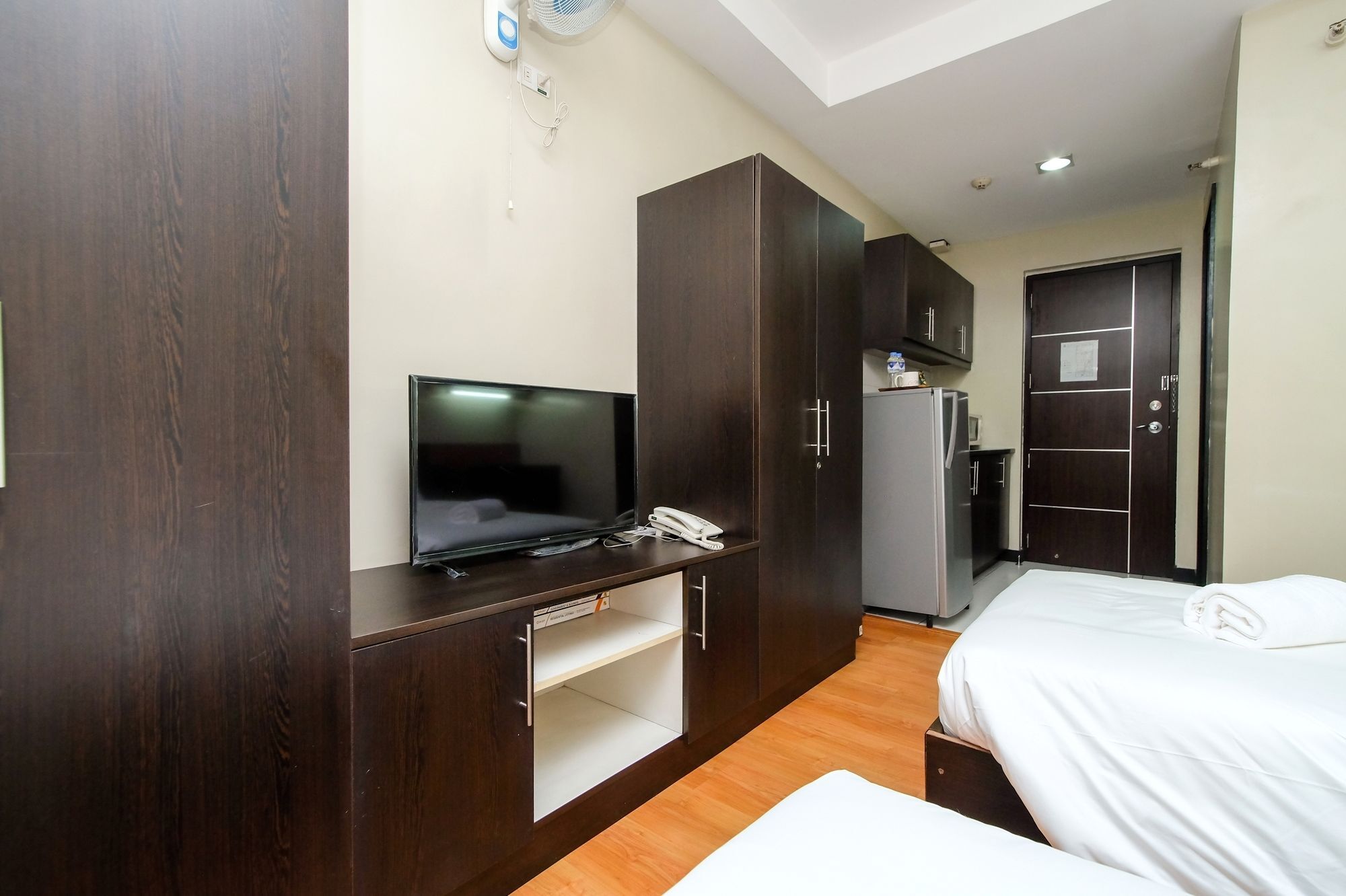 The Studio 87 Residences Manila Exterior photo