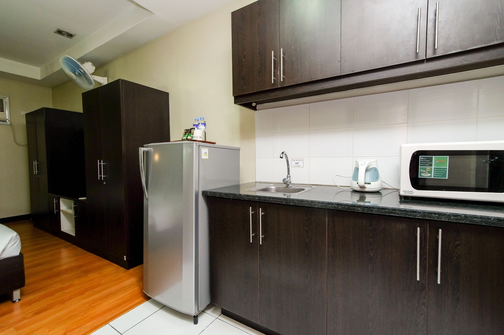 The Studio 87 Residences Manila Exterior photo